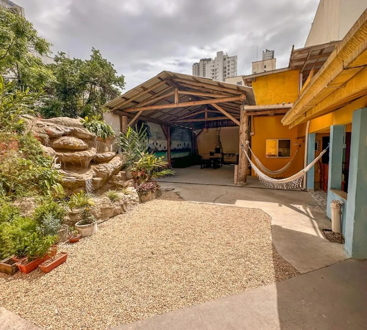 Suites Yellow House Bc Balneário Camboriú 民宿